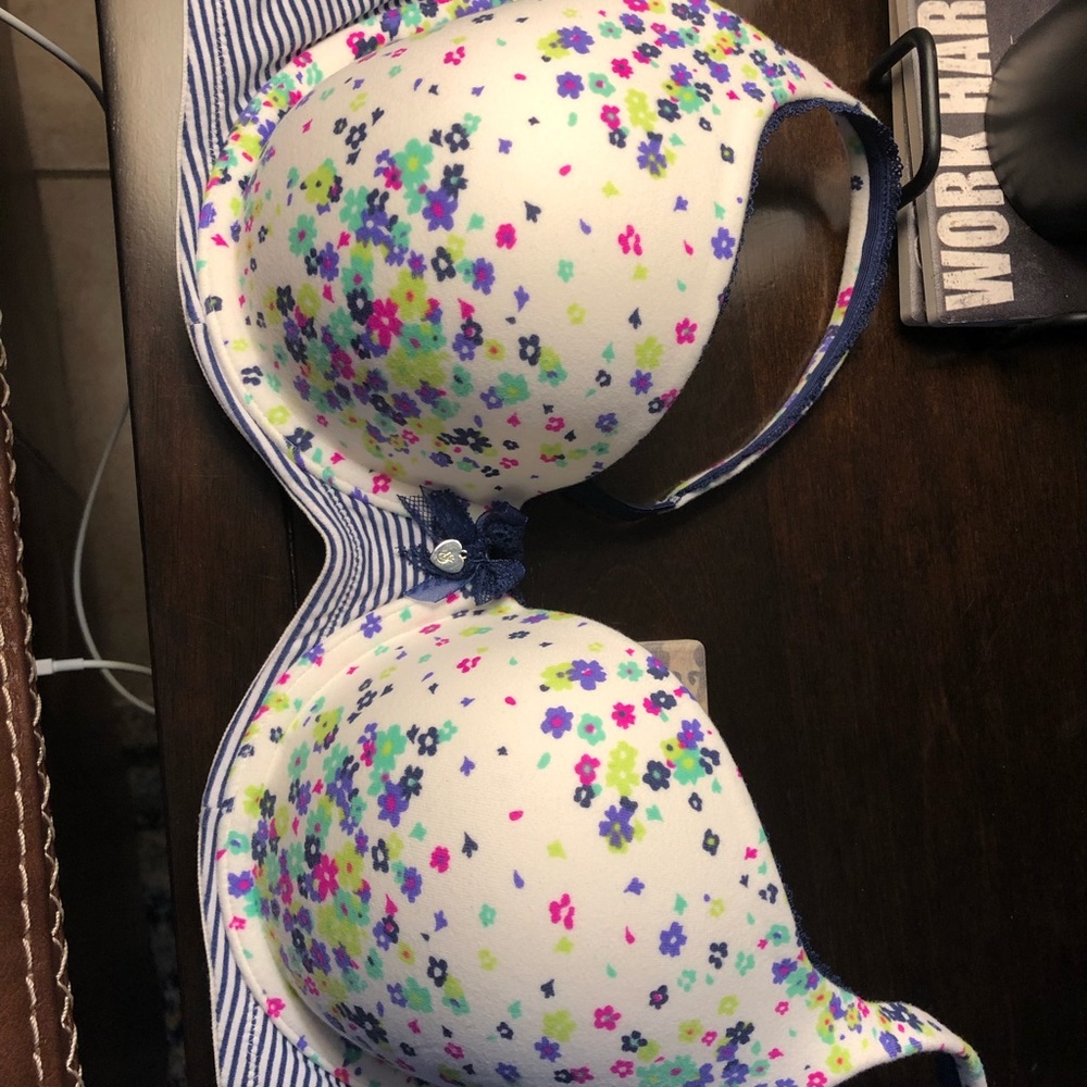 Paisley Lined Demi Bra. Very Good Condition.